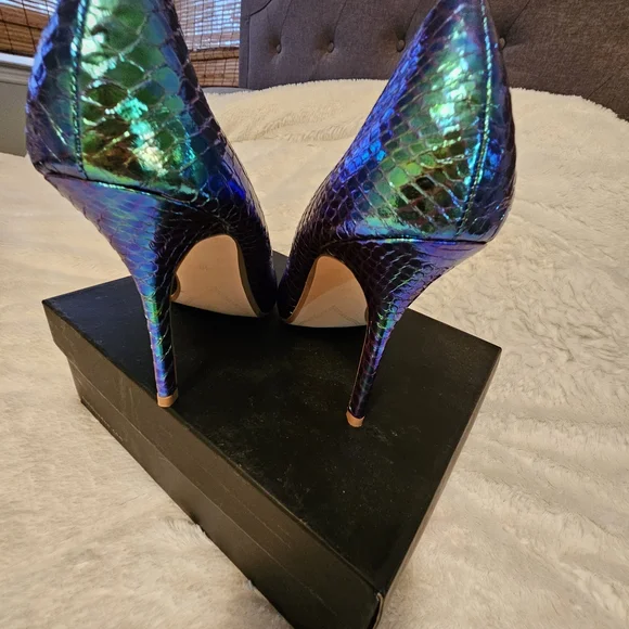 Shimmering Blue and Green Snakeskin Heels - Picture 4 of 4